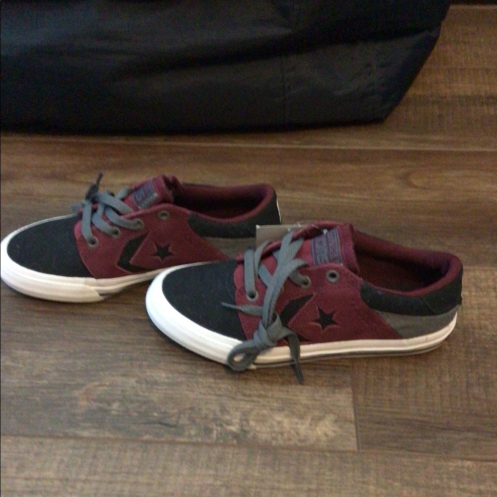 NWT Black and Wine colored Converse shoes. Size 3 - Picture 4 of 7